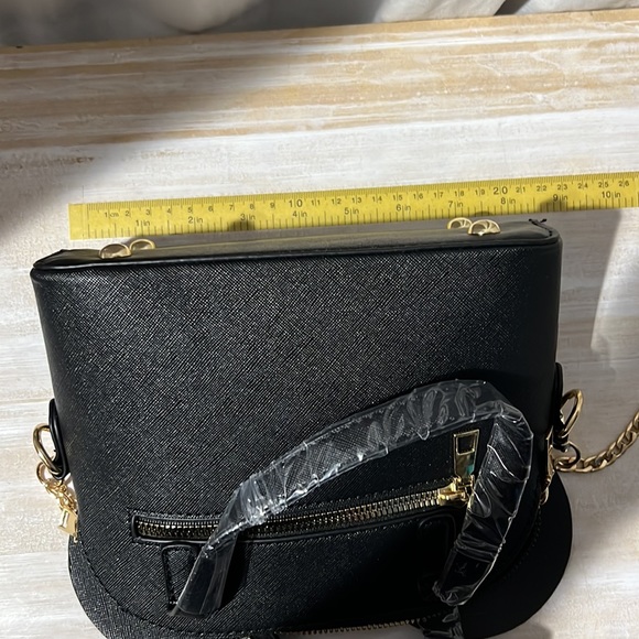 New Minnie Mouse black and red small handbag with adjustable and removable strap - Picture 2 of 8